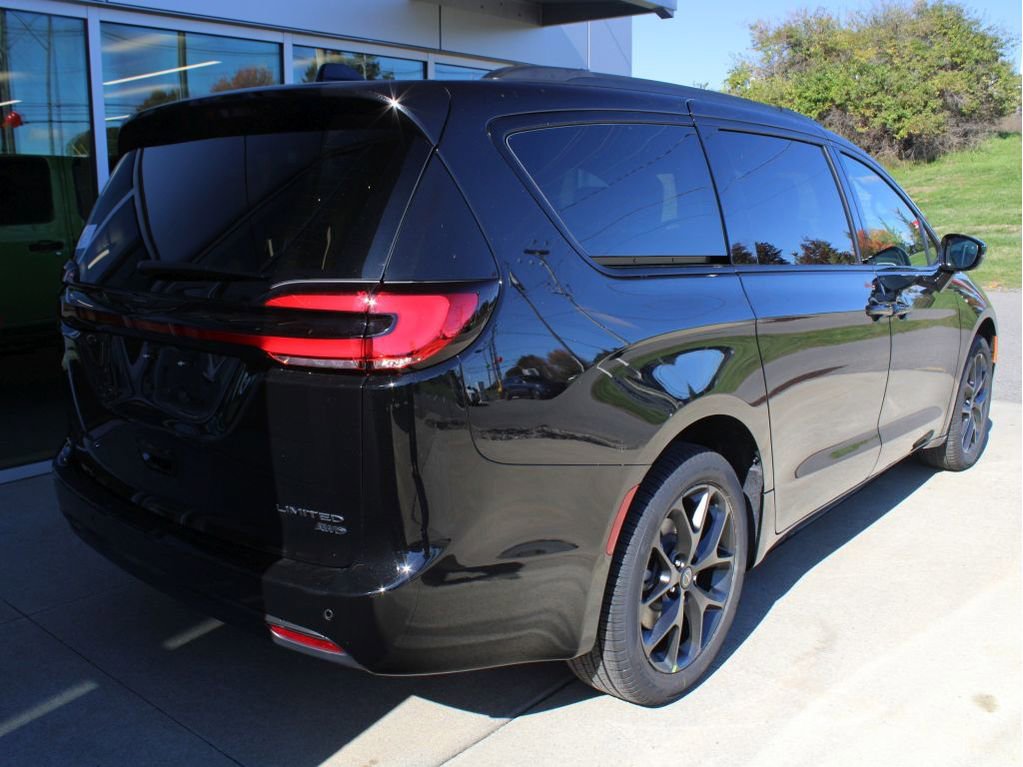 New 2026 Chrysler Pacifica Limited w/ S Appearance Package image 8