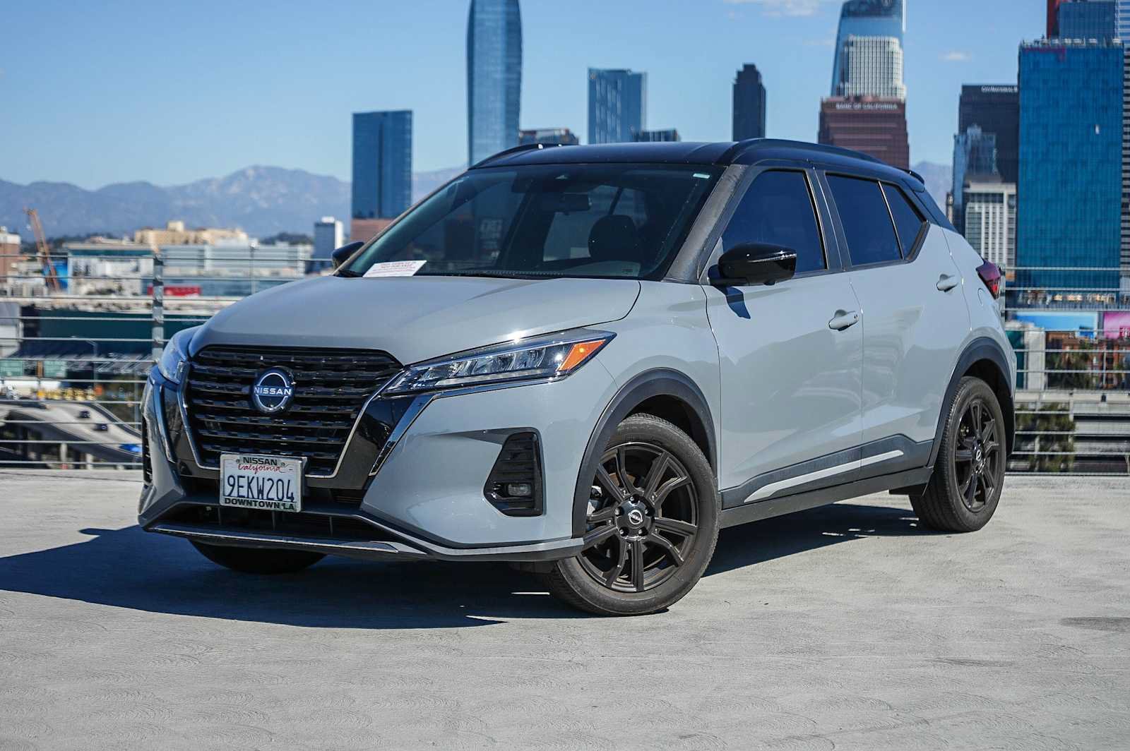 Used 2023 Nissan Kicks SR w/ SR Premium Package FWD image 1
