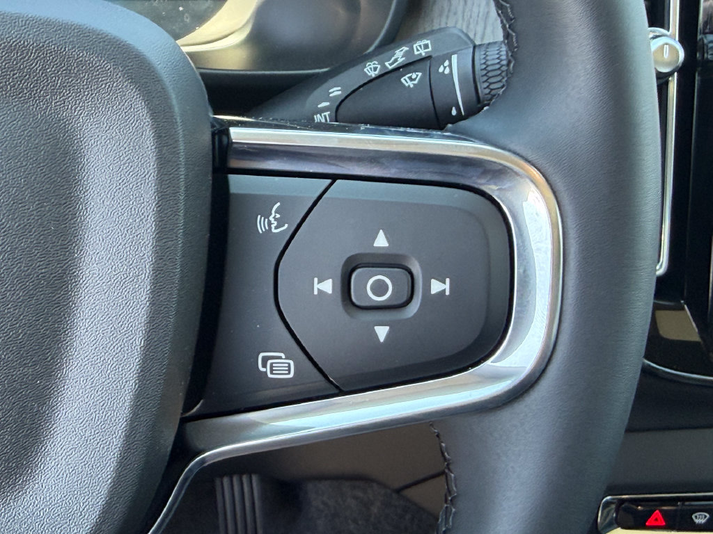 New 2026 Volvo XC40 B5 Core w/ Climate Package AWD/4WD image 18