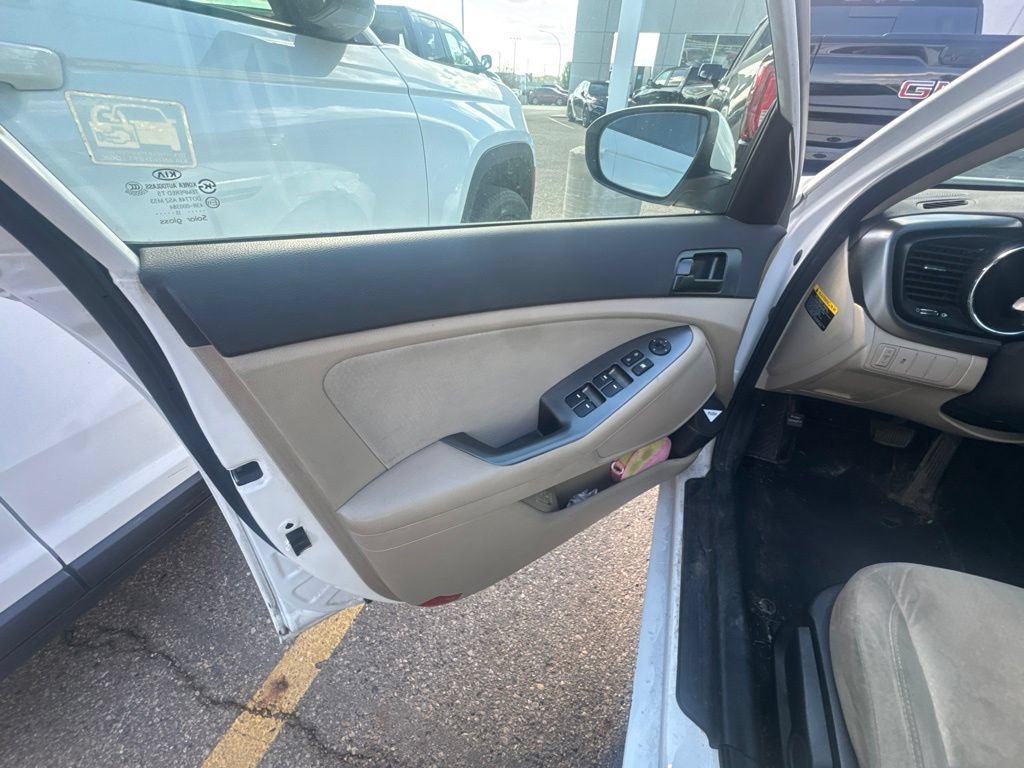 Used 2013 Kia Optima LX FWD image 9