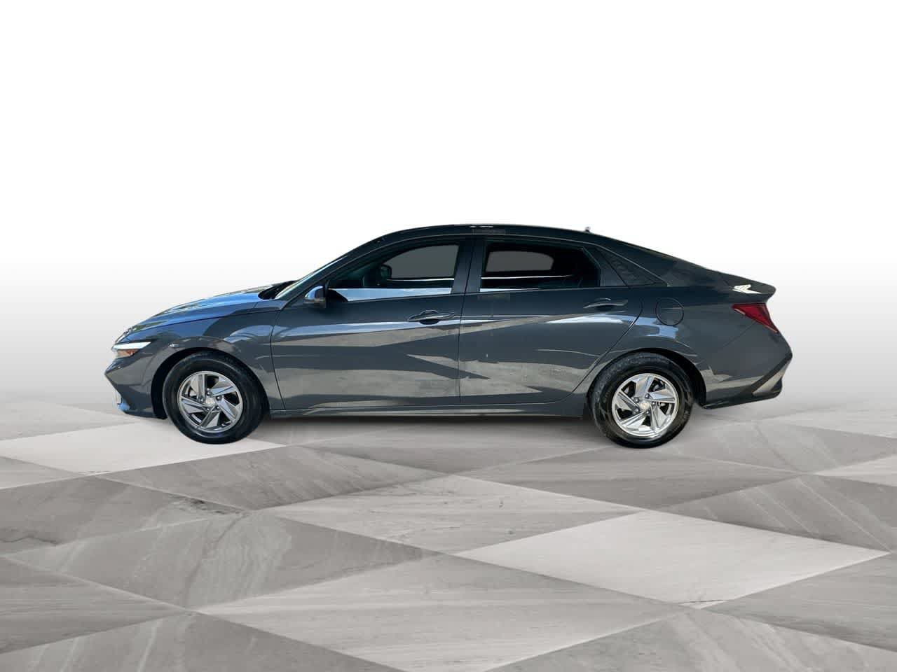 Used 2026 Hyundai Elantra SE FWD image 5