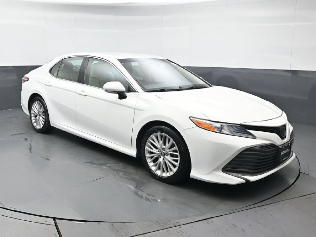 Used 2018 Toyota Camry XLE FWD image 1