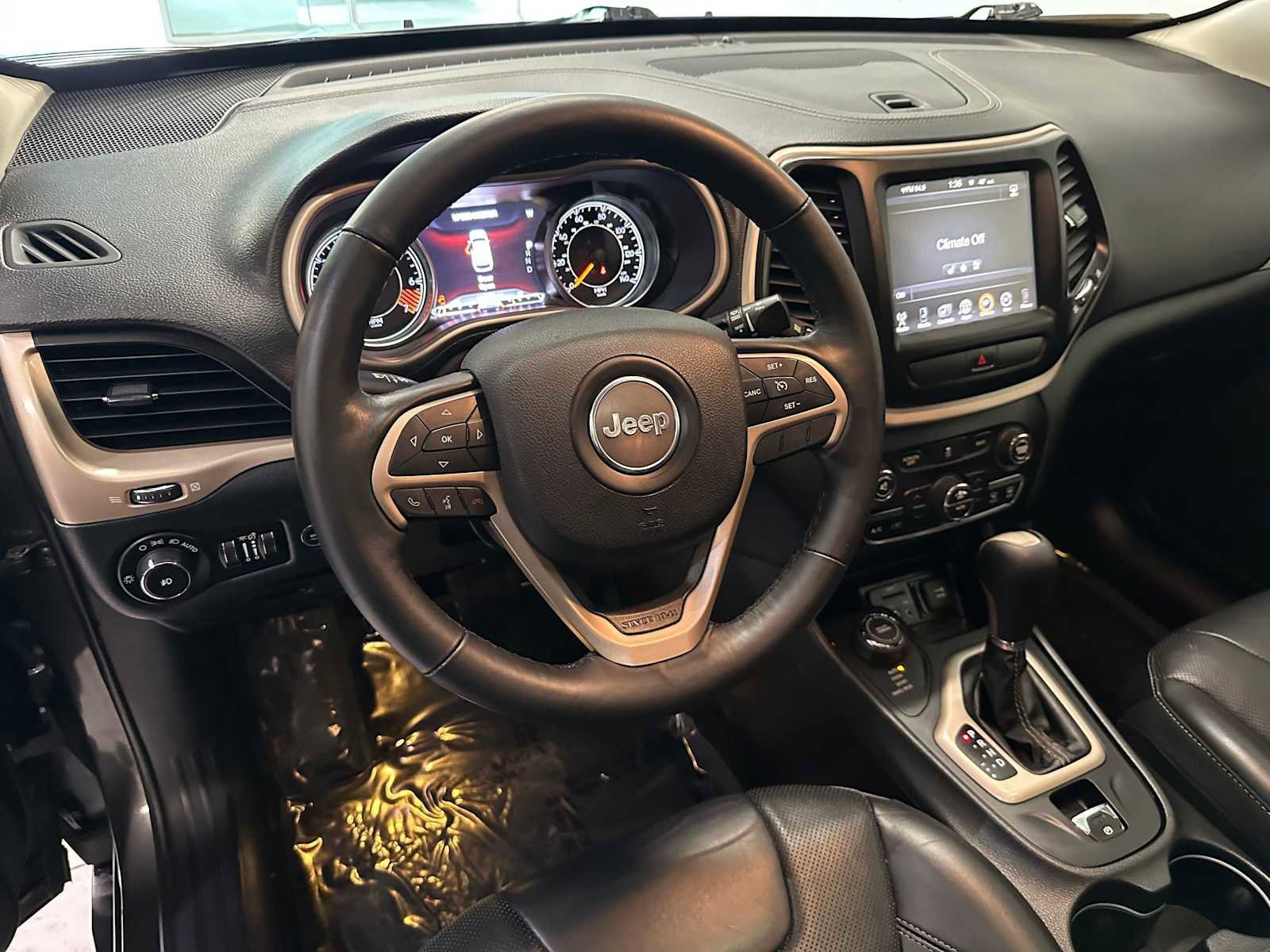 Used 2015 Jeep Cherokee Limited w/ Luxury Group image 2