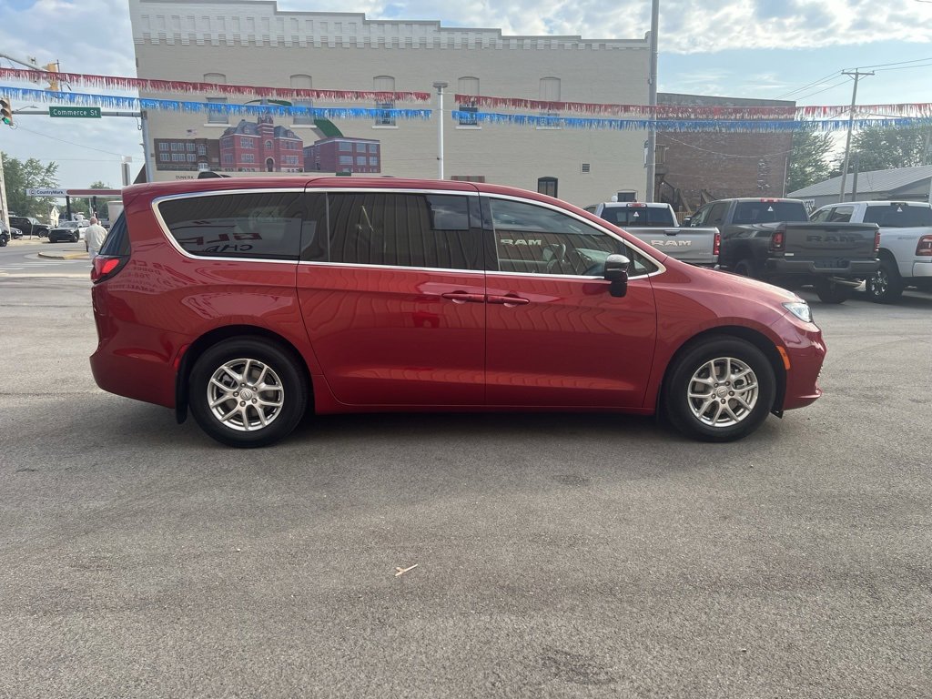 New 2025 Chrysler Pacifica Select image 6