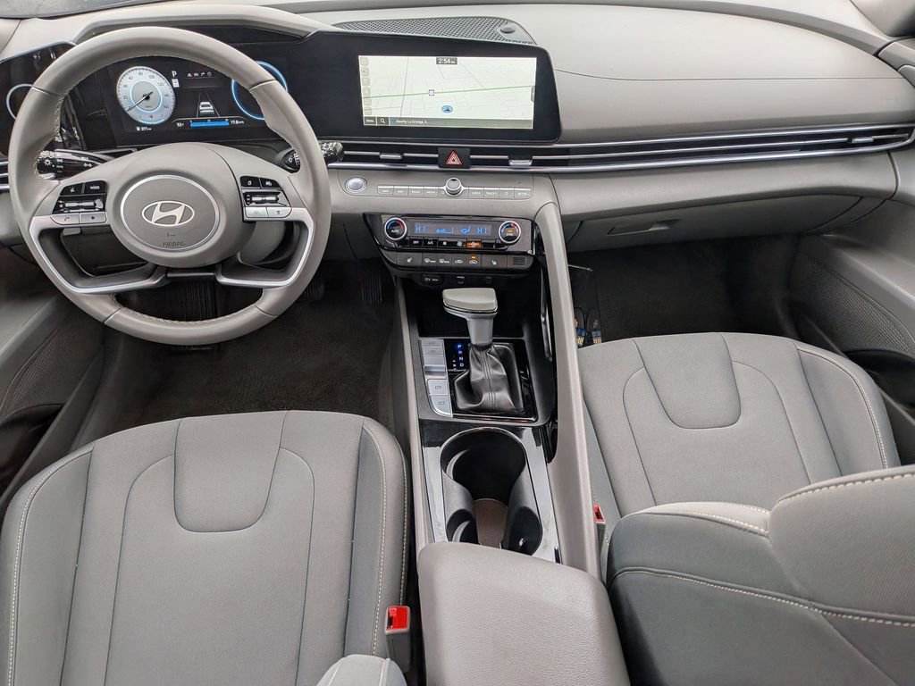 Used 2025 Hyundai Elantra SEL FWD image 21
