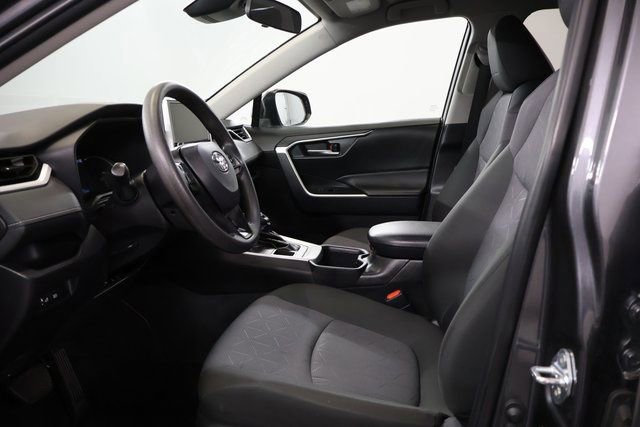Used 2025 Toyota RAV4 XLE AWD/4WD image 11