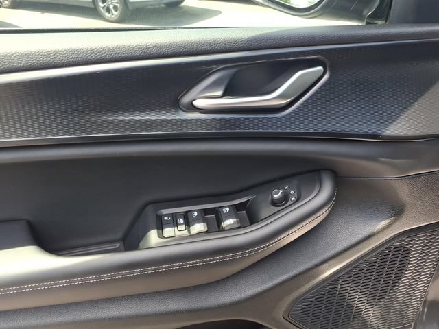 Used 2025 Jeep Grand Cherokee Laredo RWD image 13