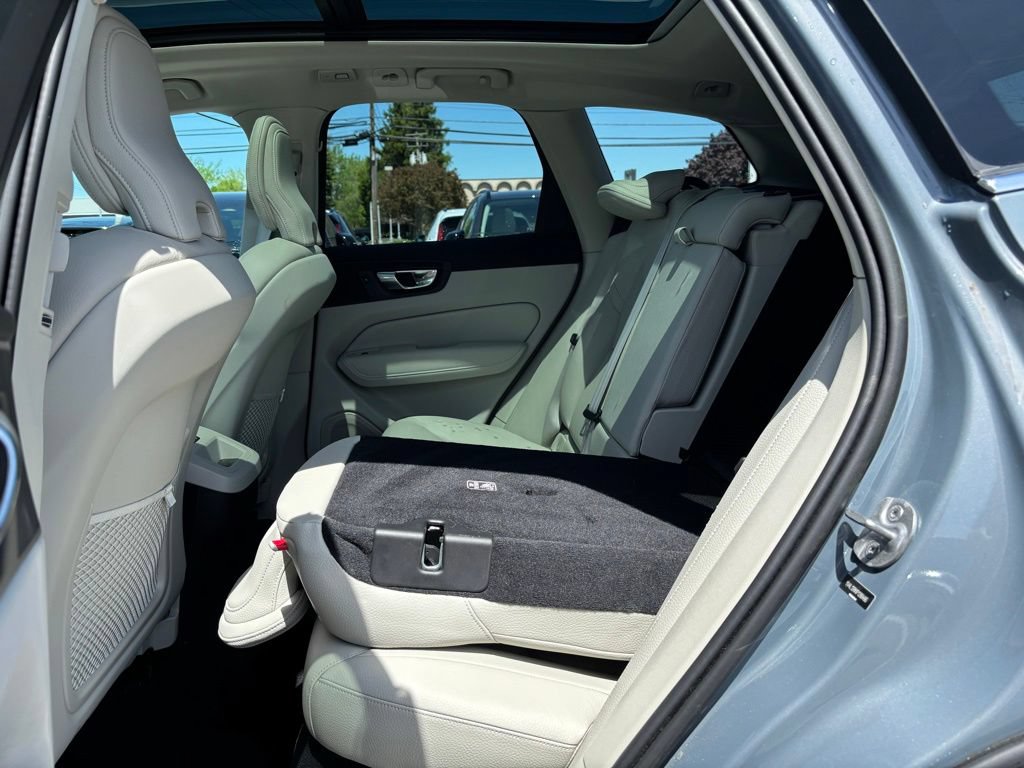 Certified 2023 Volvo XC60 B5 Plus w/ Climate Package AWD/4WD image 22