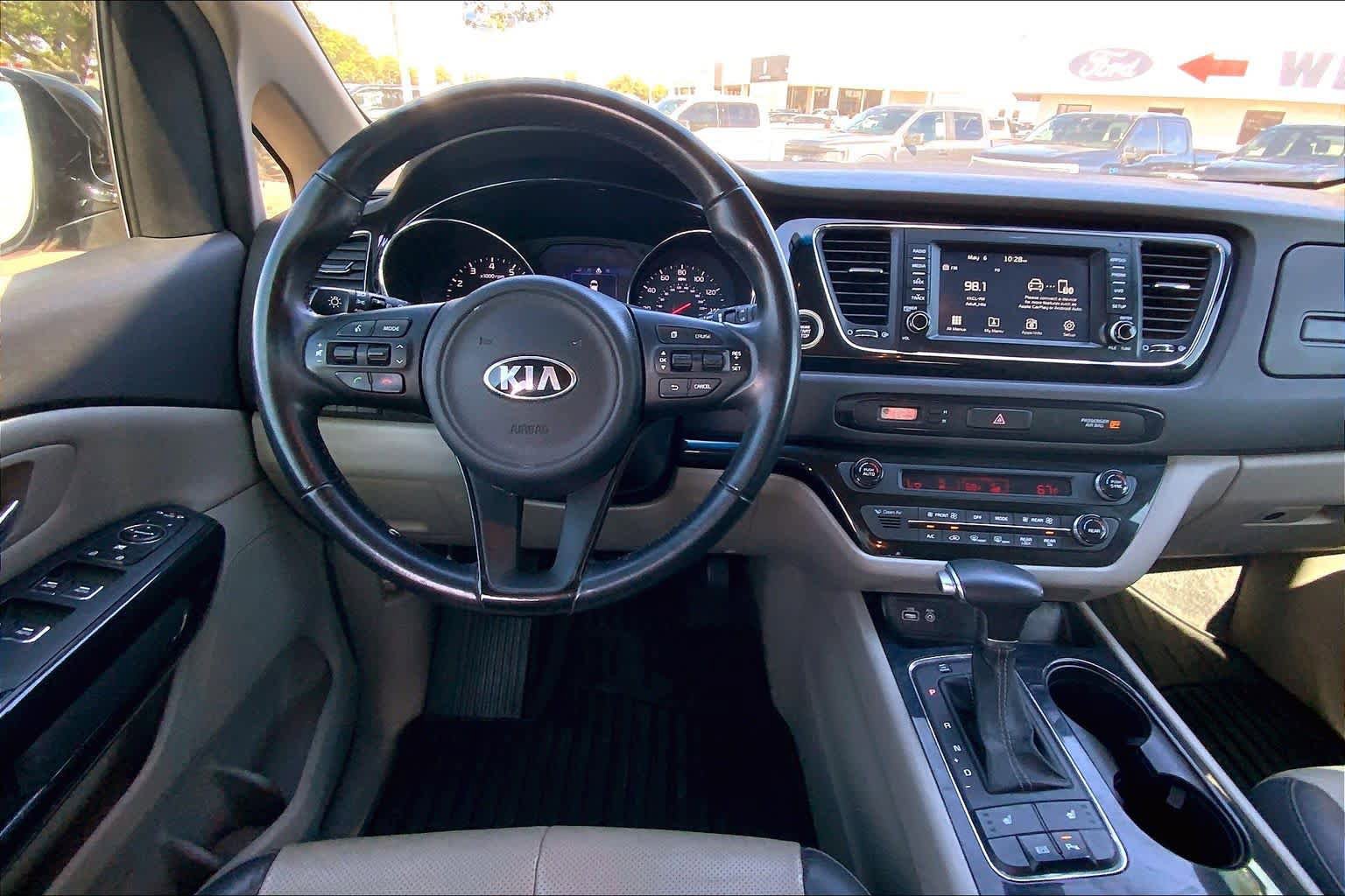 Used 2017 Kia Sedona EX FWD image 6