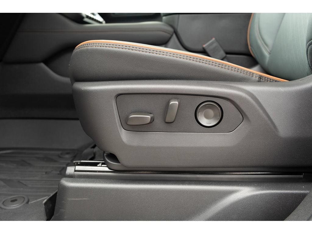 New 2026 GMC Yukon XL AT4 w/ AT4 Premium Plus Package AWD/4WD image 15