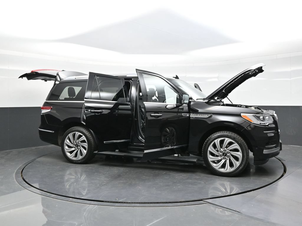 Used 2022 Lincoln Navigator Reserve AWD/4WD image 44