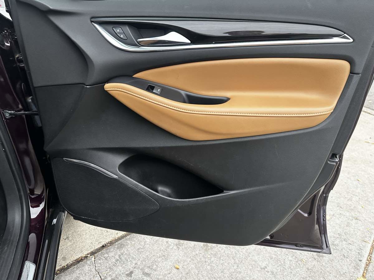 Used 2018 Buick Enclave Essence image 21