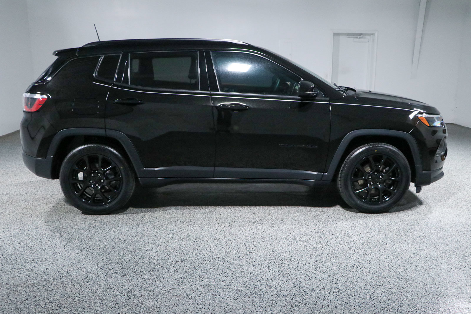 Used 2022 Jeep Compass Latitude FWD image 6