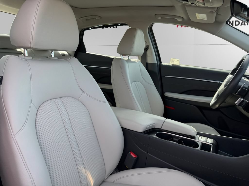 Certified 2025 Hyundai Sonata Limited FWD image 13