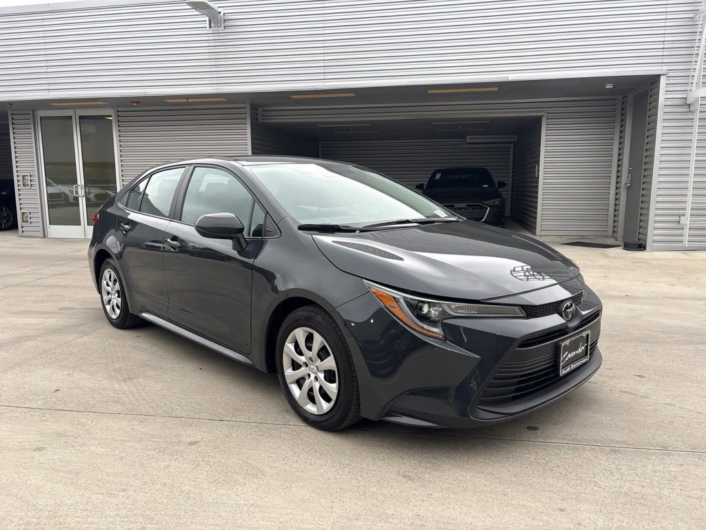 Used 2025 Toyota Corolla LE FWD image 3