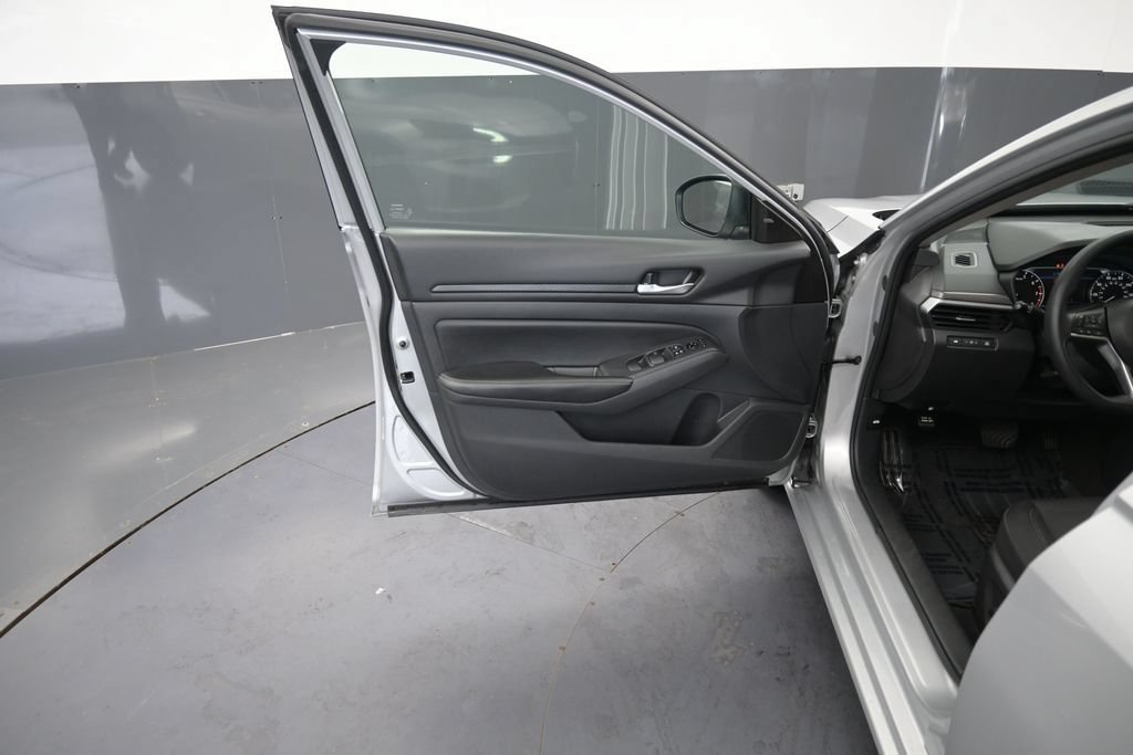 Used 2024 Nissan Altima 2.5 SV FWD image 23