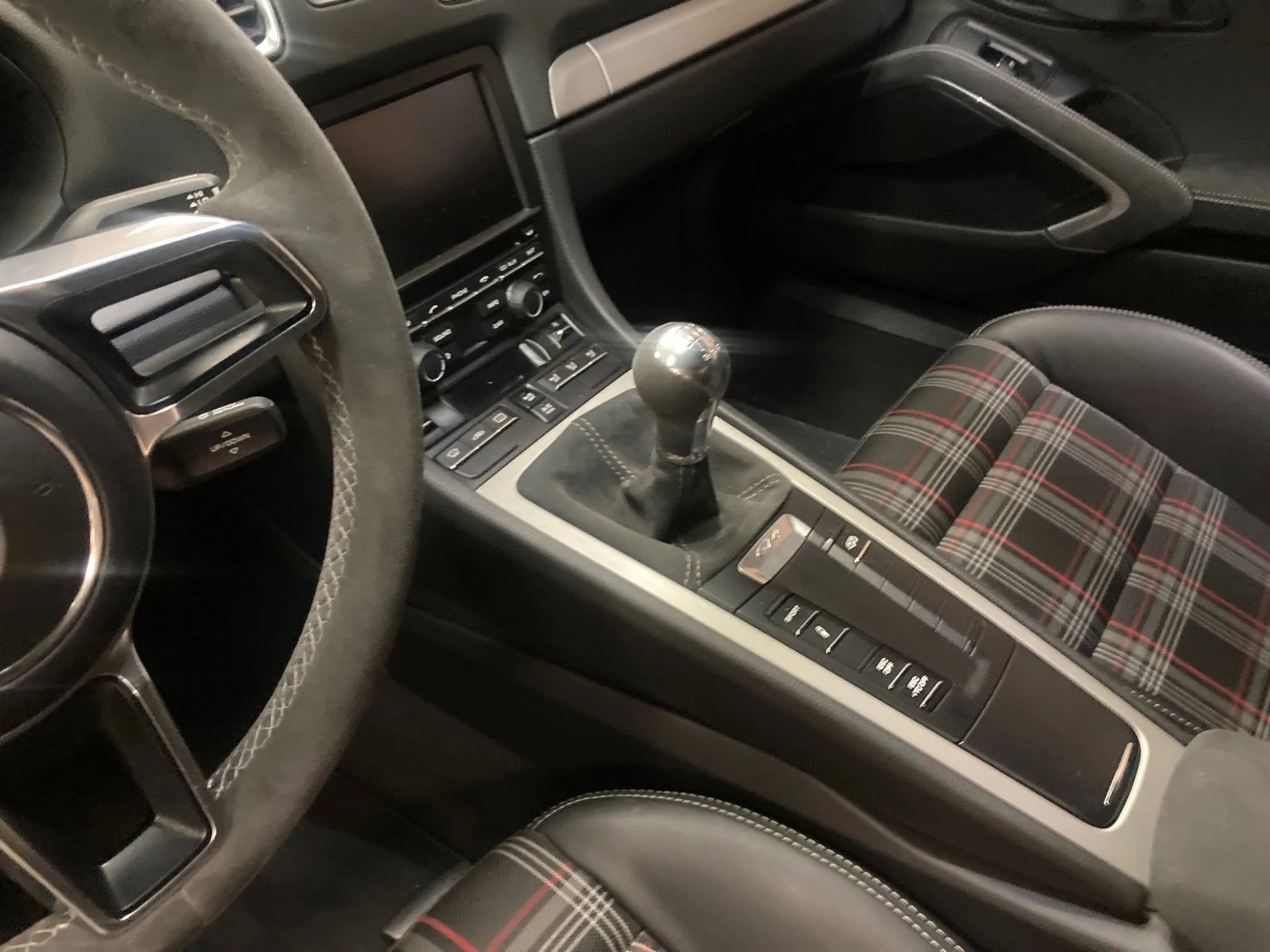 Used 2016 Porsche Cayman GT4 image 8