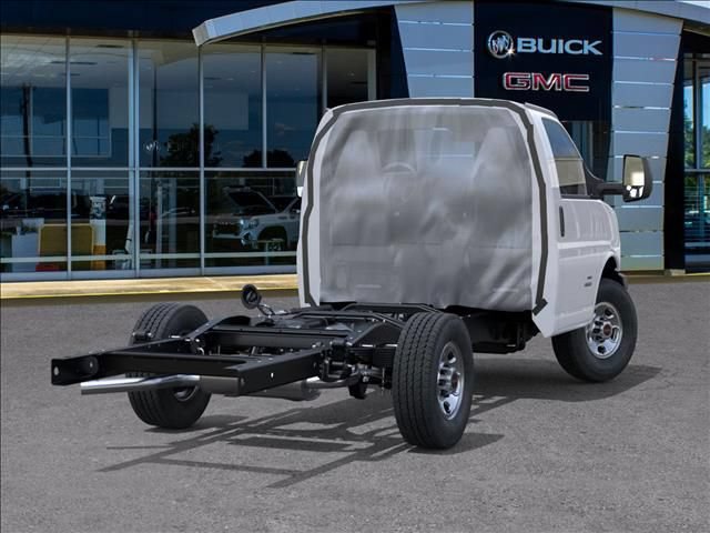 New 2025 GMC Savana 3500 w/ Power Convenience Package RWD image 4
