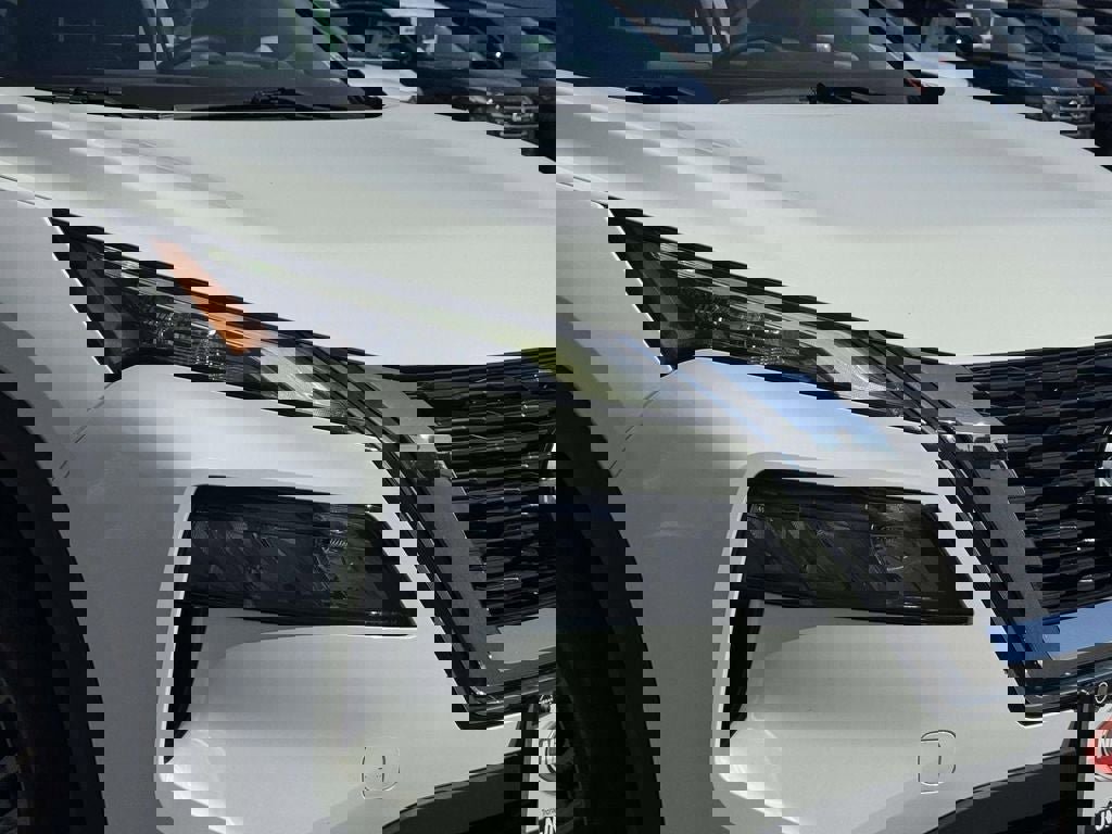 Used 2022 Nissan Rogue S image 8