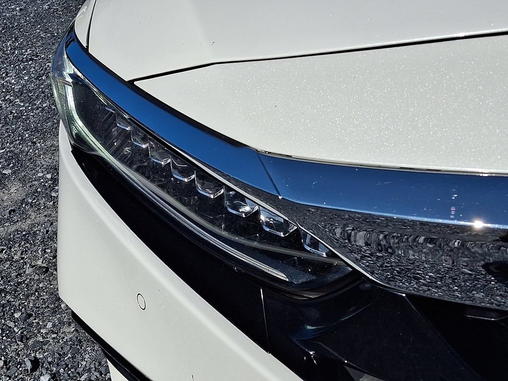 Used 2018 Honda Accord Touring image 12
