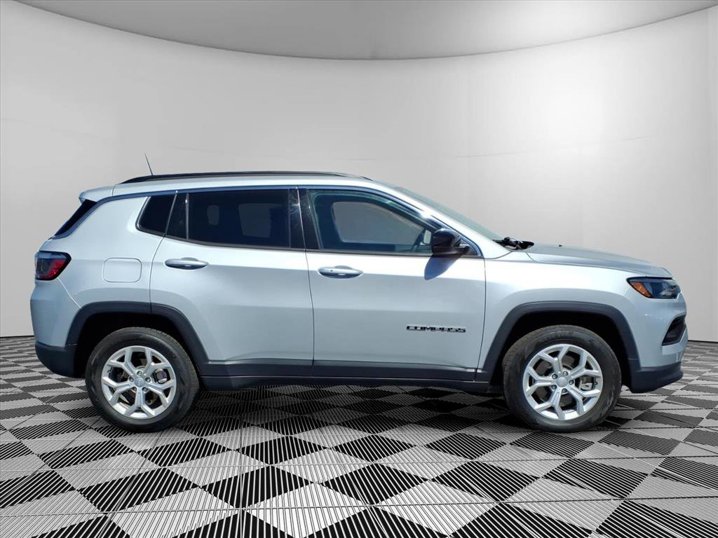 Used 2024 Jeep Compass Latitude image 5