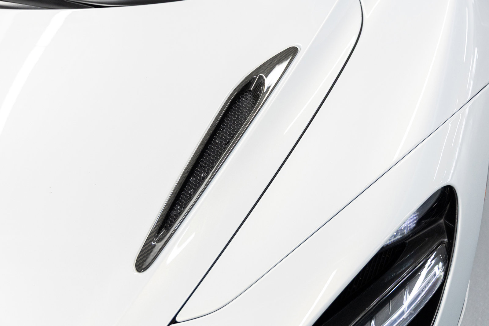 Used 2018 McLaren 720S image 17