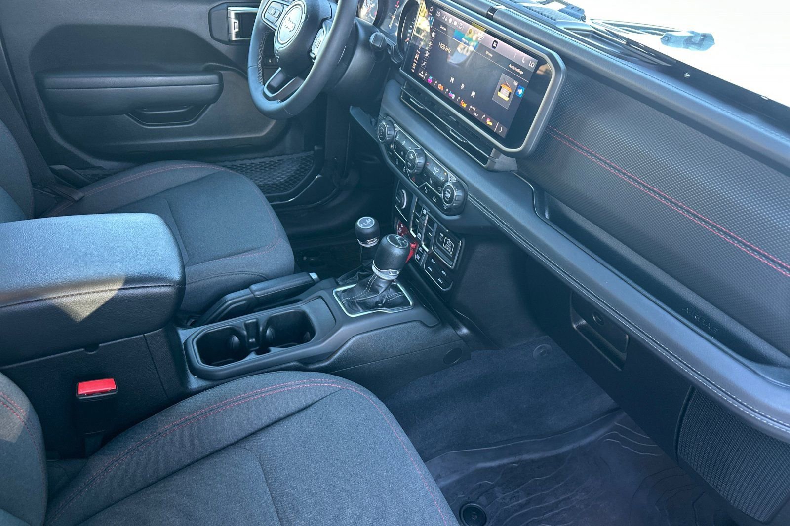 Used 2025 Jeep Gladiator Rubicon w/ Safety Group image 16