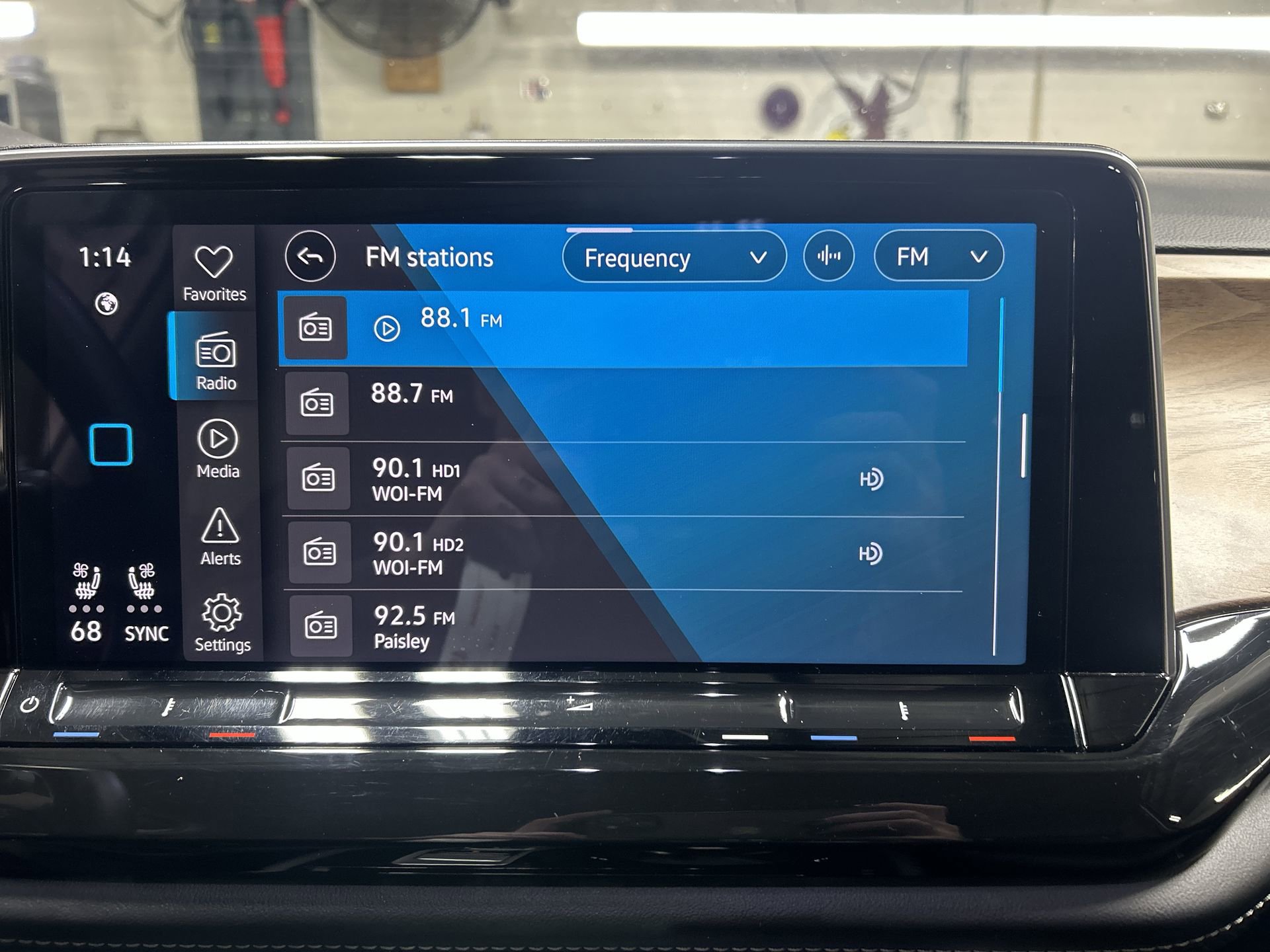Used 2025 Volkswagen Atlas SE image 14