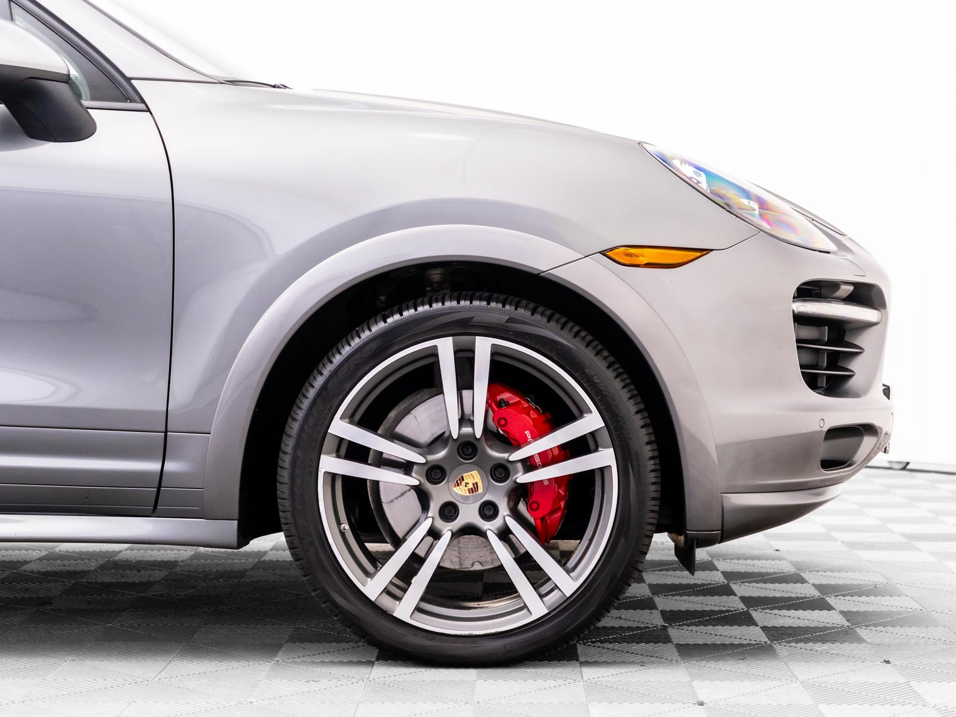 Used 2014 Porsche Cayenne GTS AWD/4WD image 34