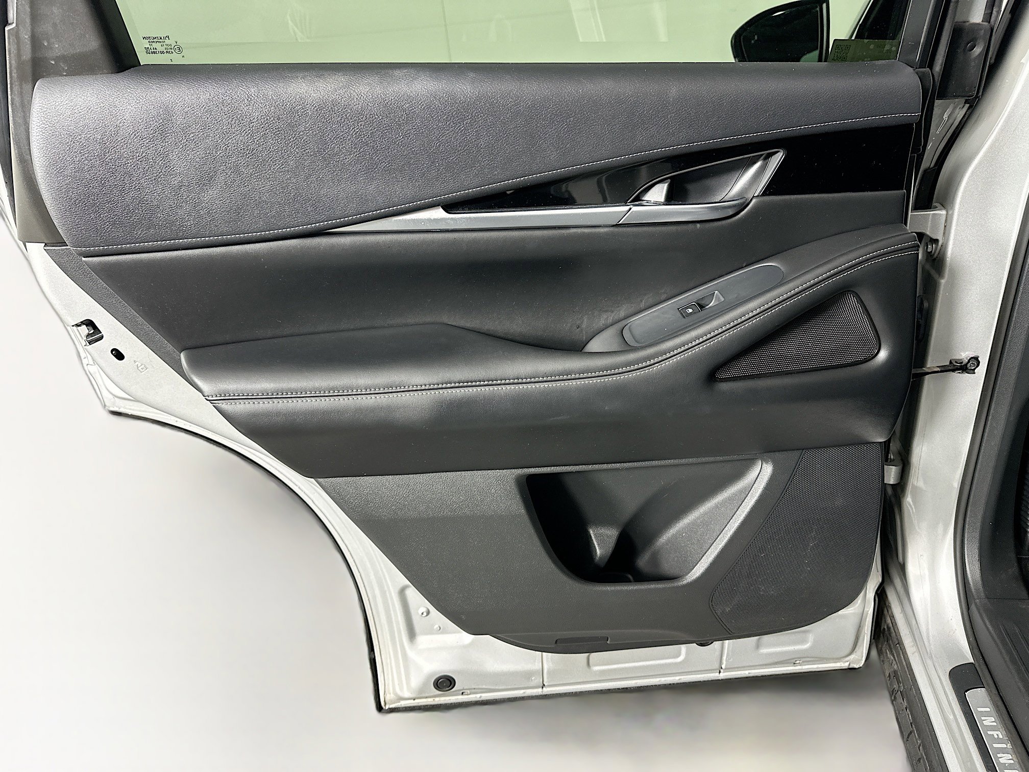 Used 2023 INFINITI QX60 Pure image 26