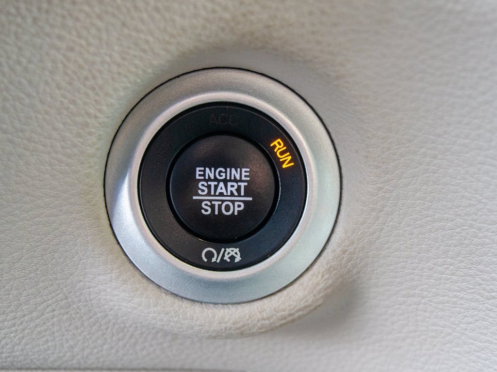 Used 2023 Chrysler Pacifica Limited FWD image 18