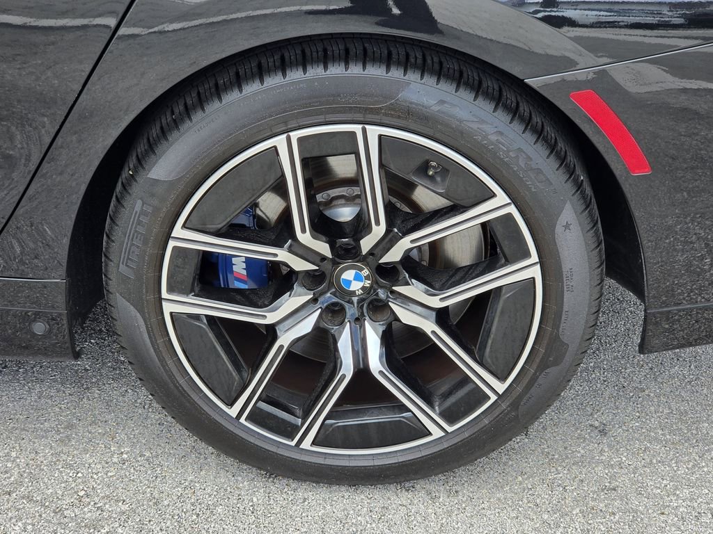 Used 2023 BMW 760i xDrive w/ Executive Package image 6