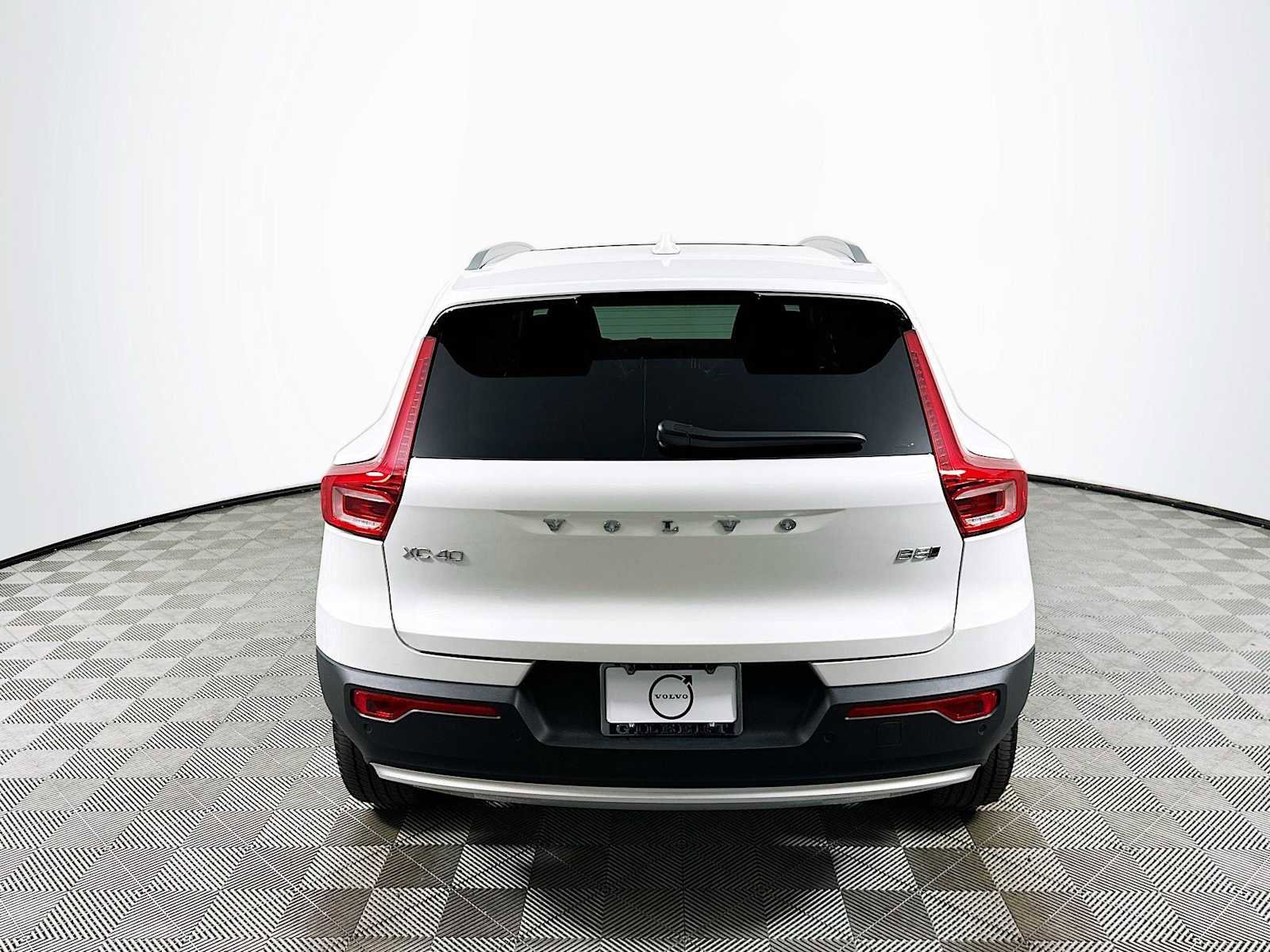 Used 2025 Volvo XC40 B5 Core w/ Protection Package Premier image 6