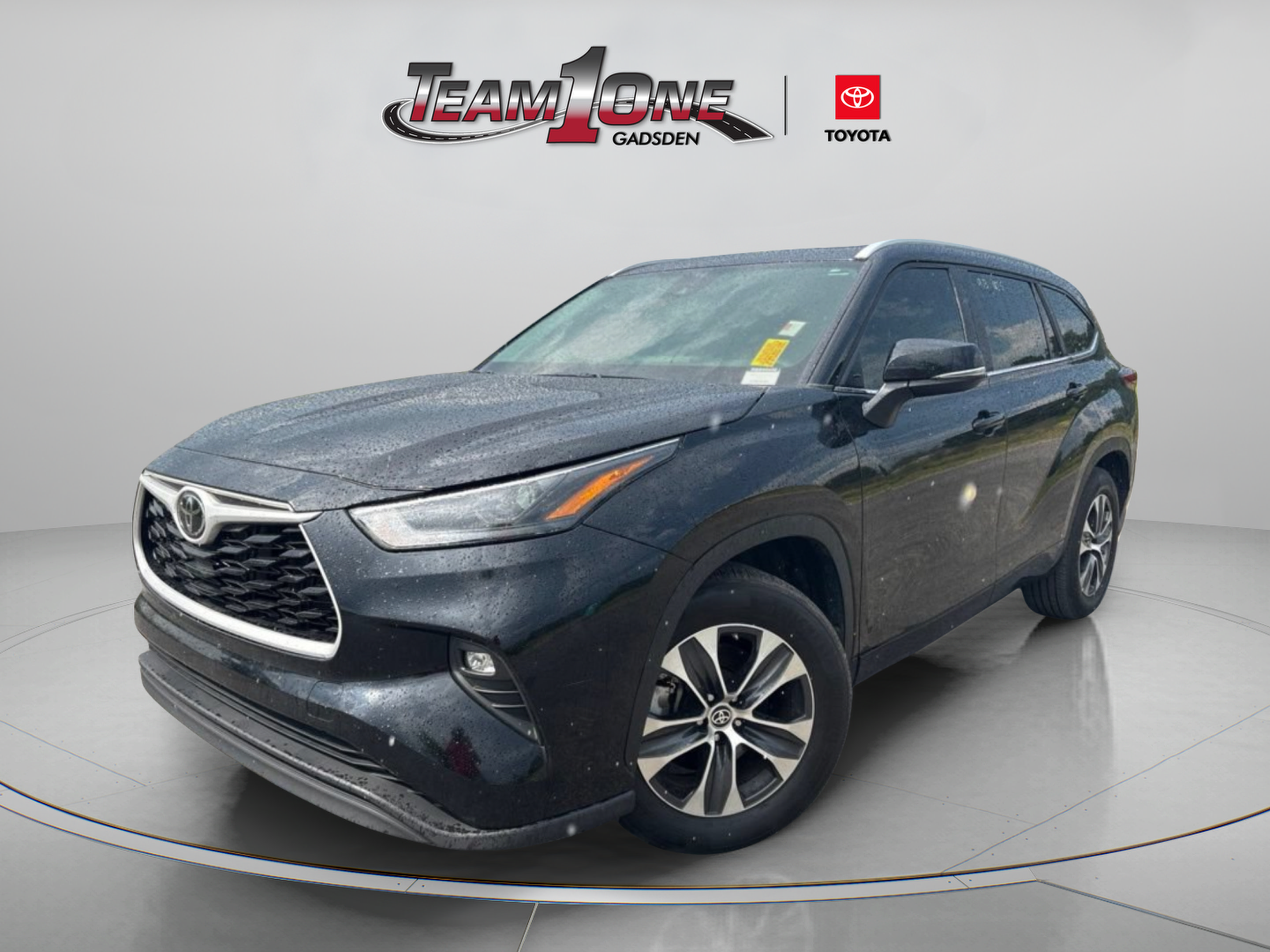 Used 2024 Toyota Highlander XLE FWD image 6