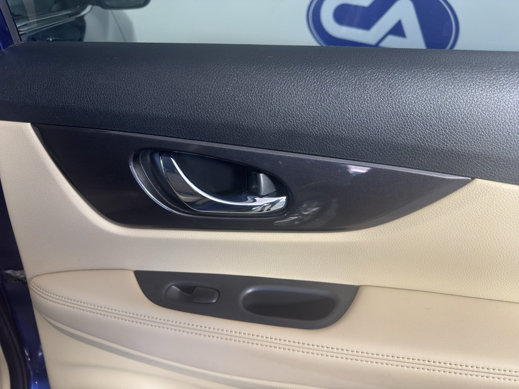 Used 2020 Nissan Rogue SV AWD/4WD image 38