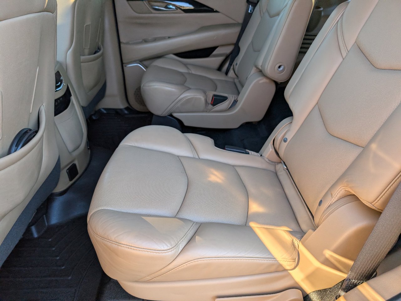 Used 2018 Cadillac Escalade Platinum image 11