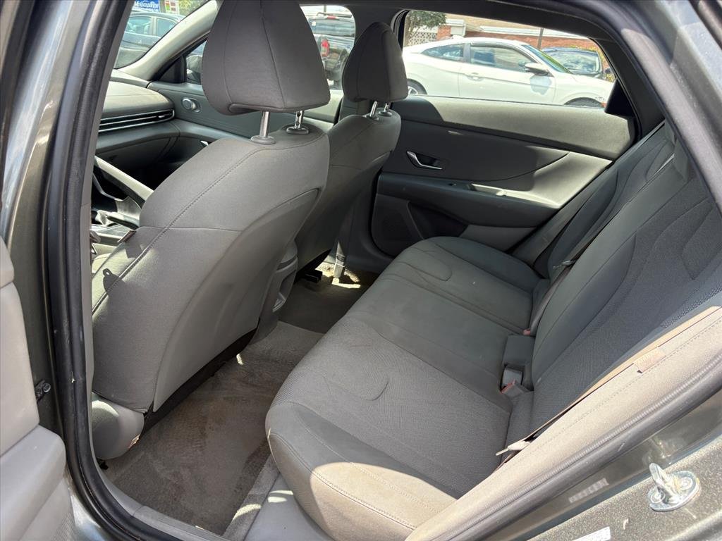 Used 2024 Hyundai Elantra SE FWD image 16