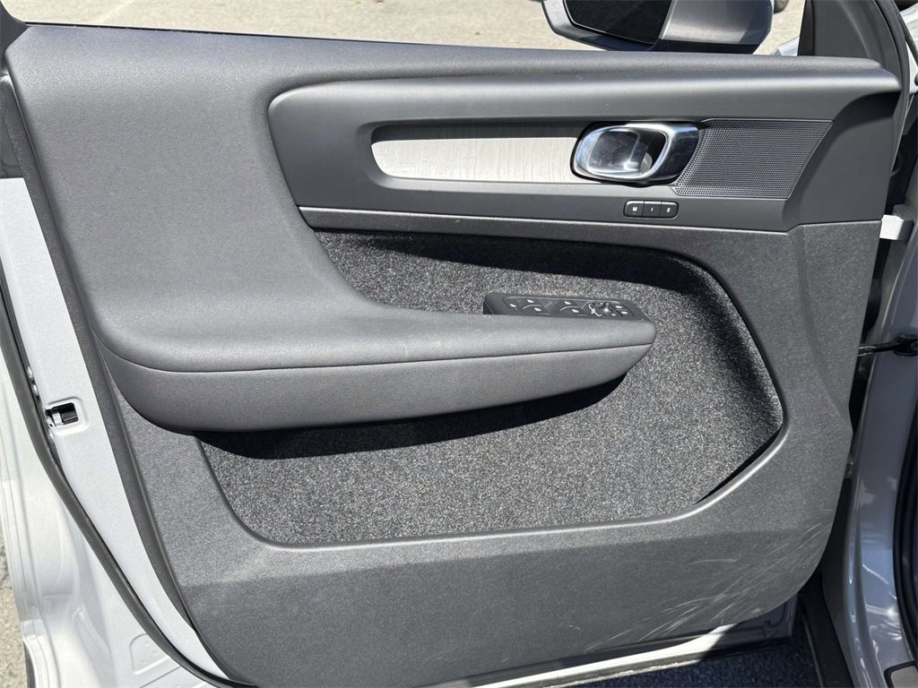 Used 2024 Volvo XC40 B5 Plus w/ Climate Package image 14