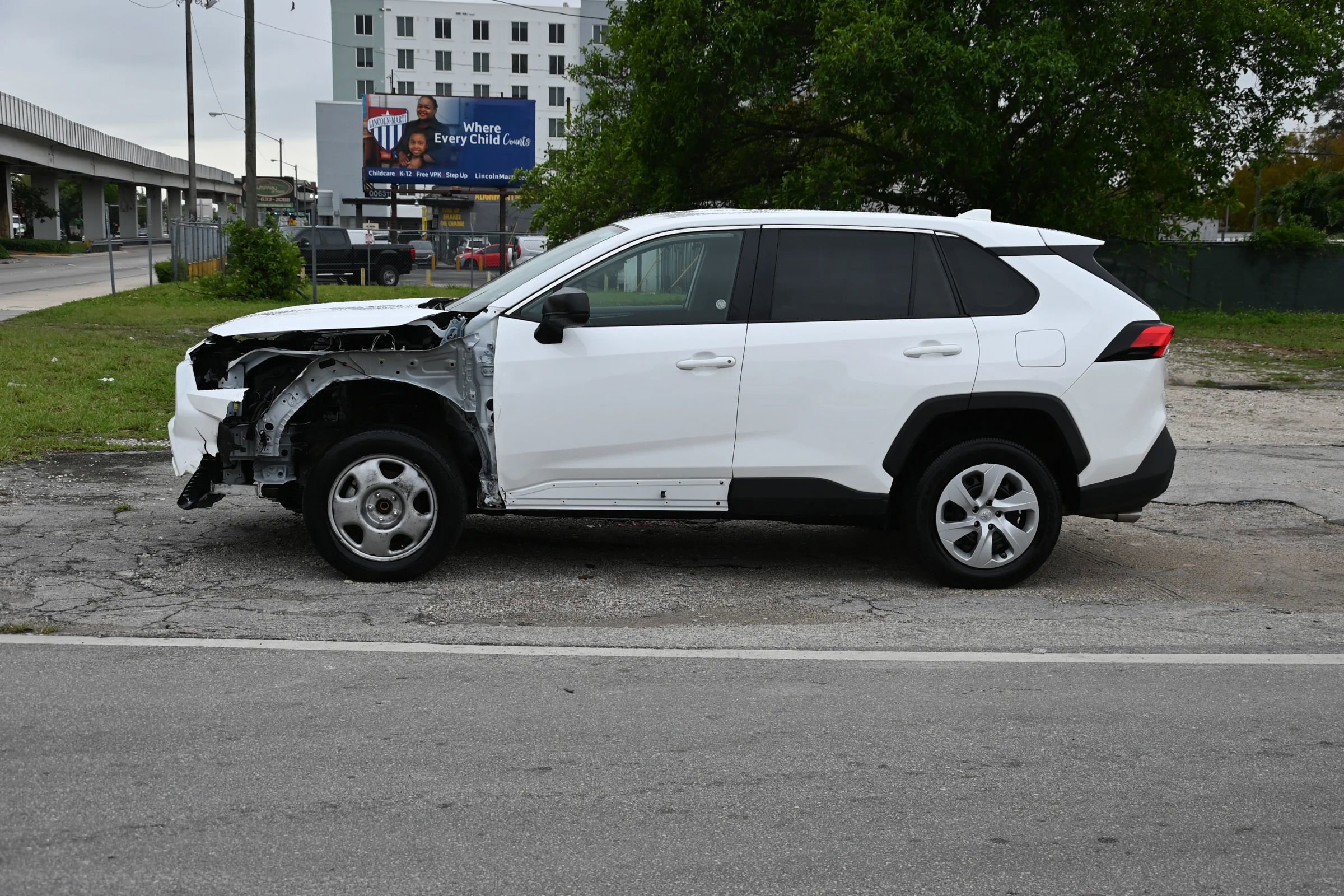Used 2025 Toyota RAV4 LE image 7