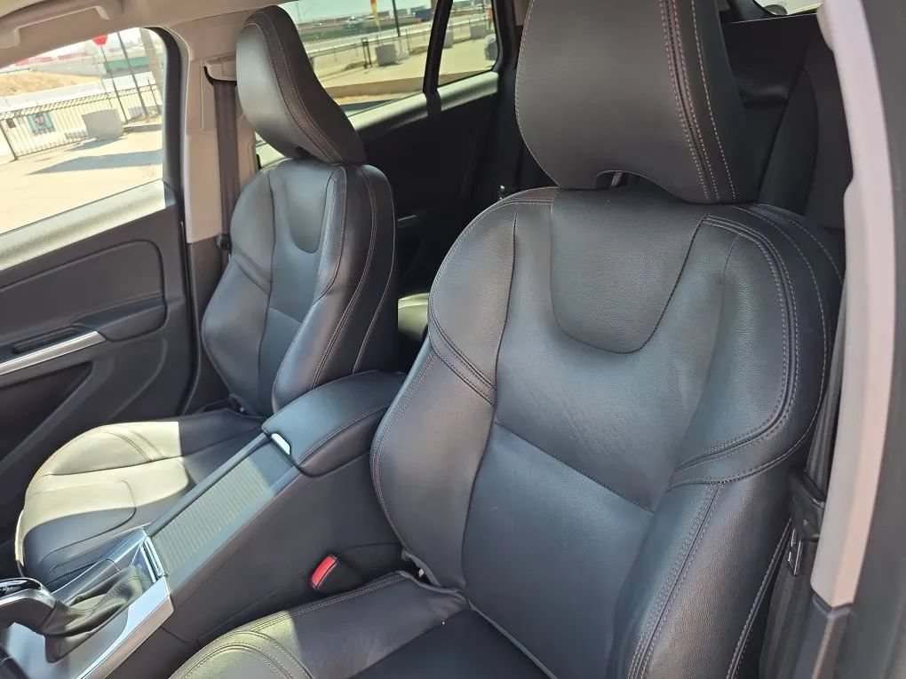 Used 2015 Volvo V60 T5 Cross Country w/ Protection Package AWD/4WD image 24