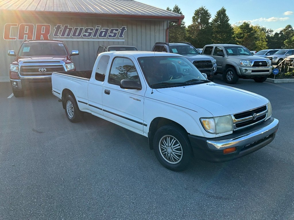 Used 2000 Toyota Tacoma w/ SR5 Package image 2