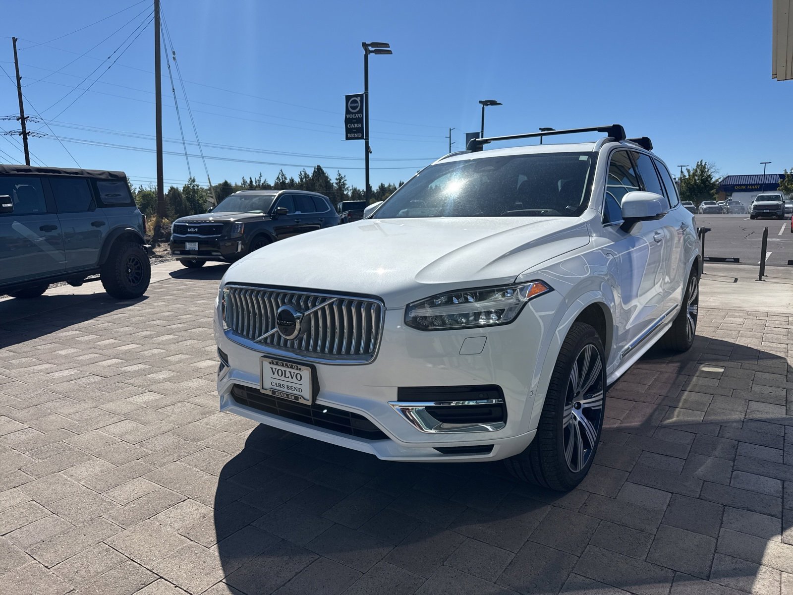 Used 2025 Volvo XC90 T8 Ultra w/ Protection Package Premier image 2