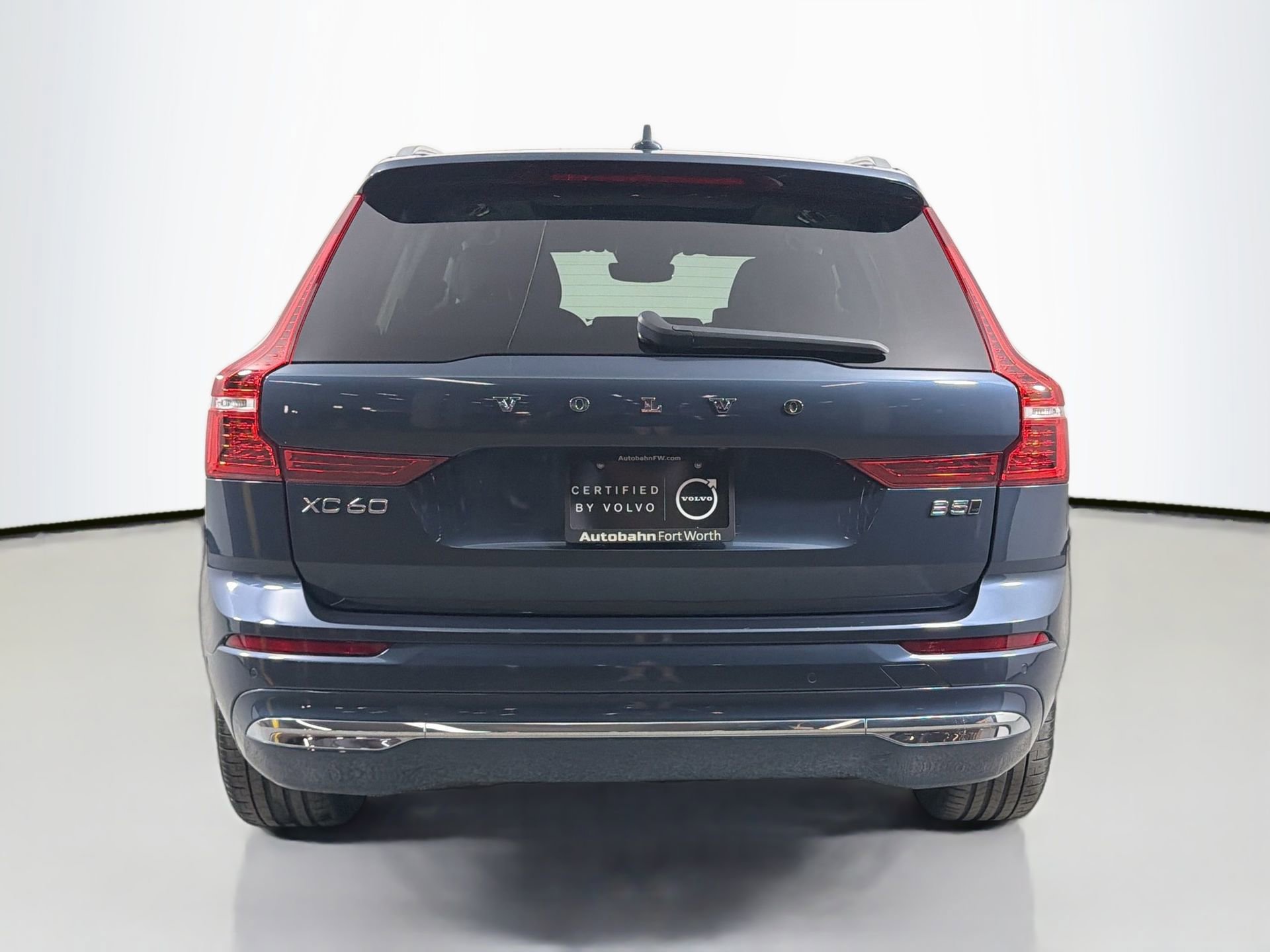 Certified 2023 Volvo XC60 B5 Plus AWD/4WD image 7