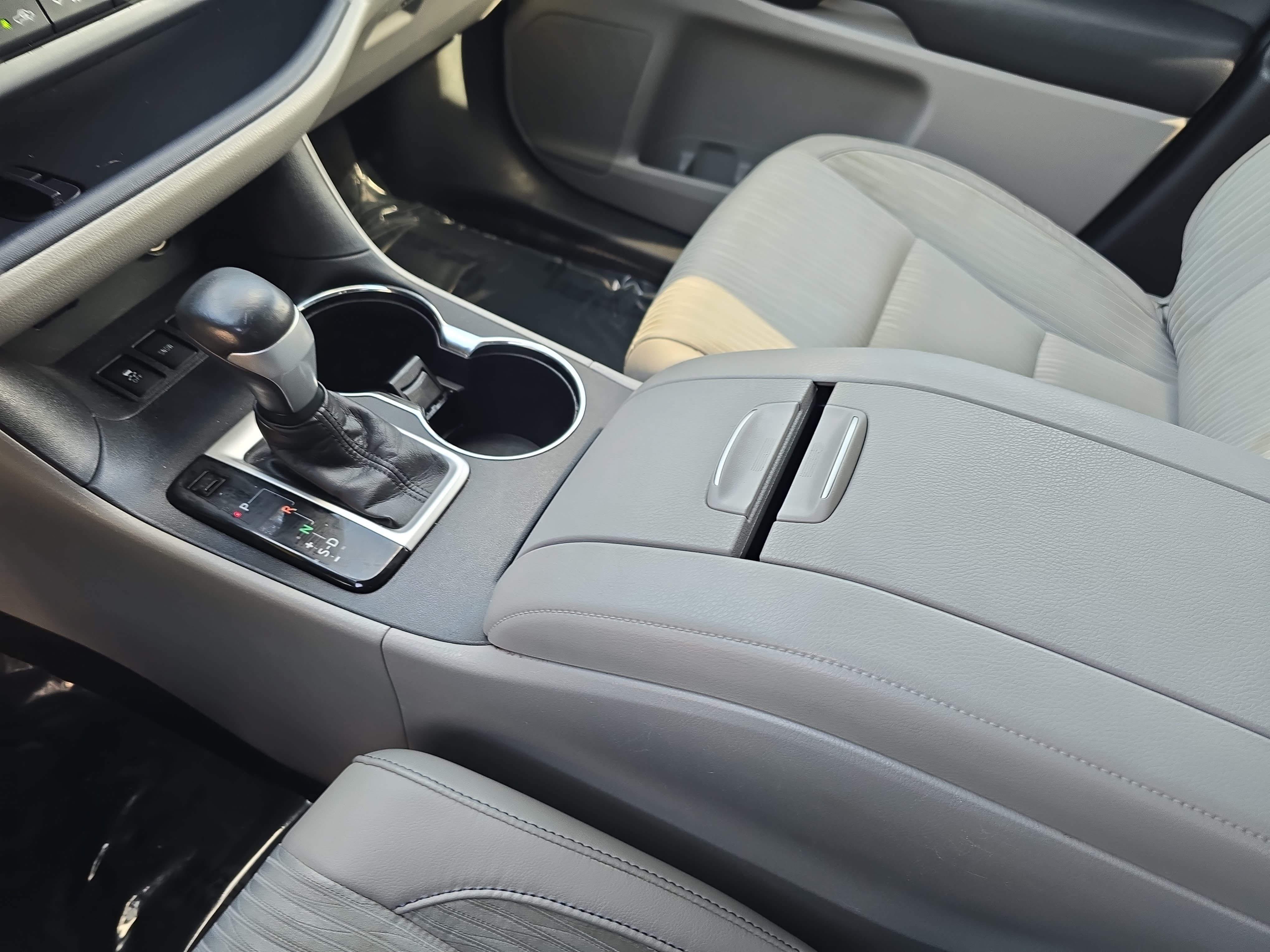 Used 2015 Toyota Highlander Plus FWD image 26