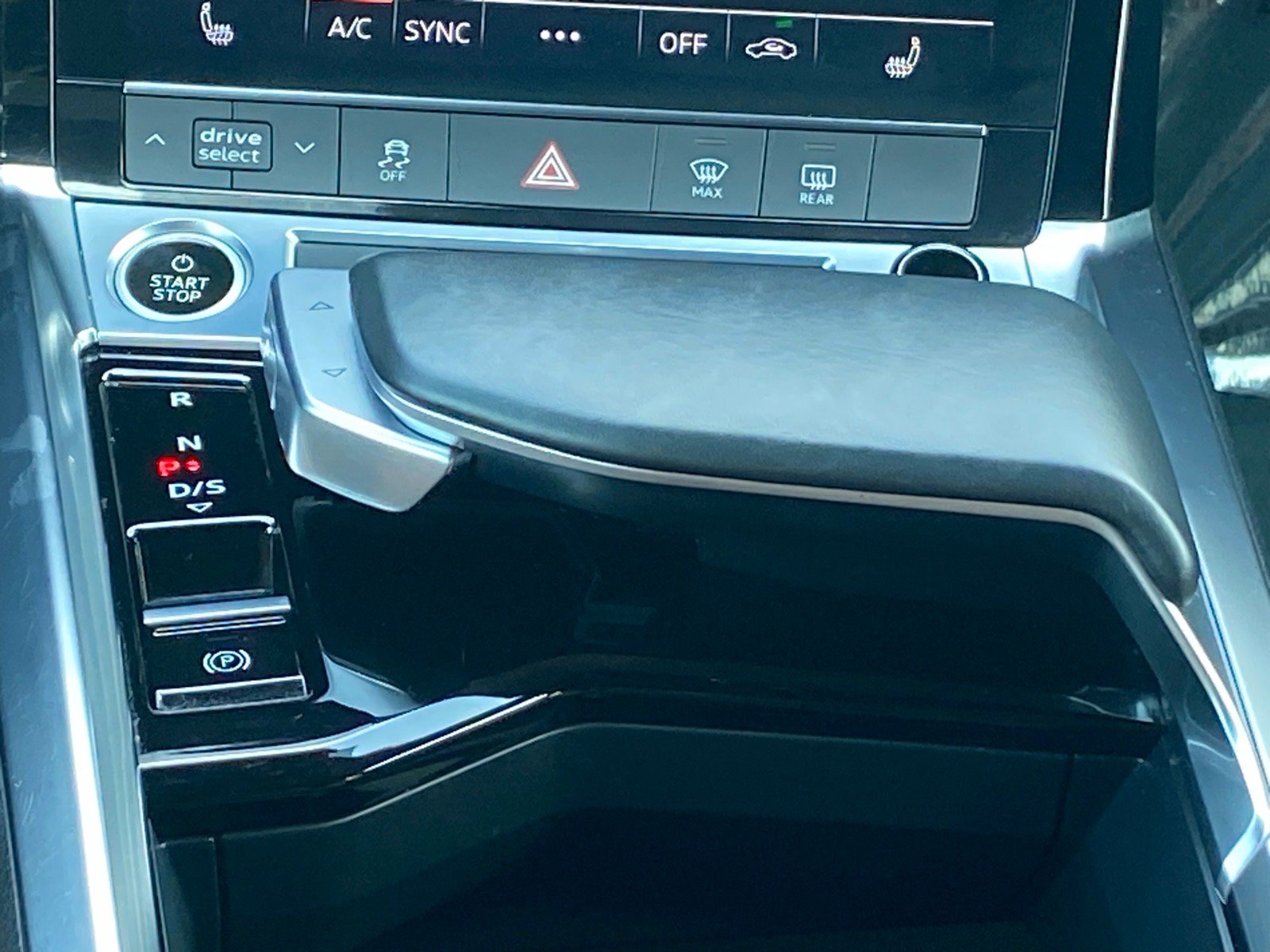 Used 2022 Audi e-tron Premium w/ Convenience Plus Package AWD/4WD image 11