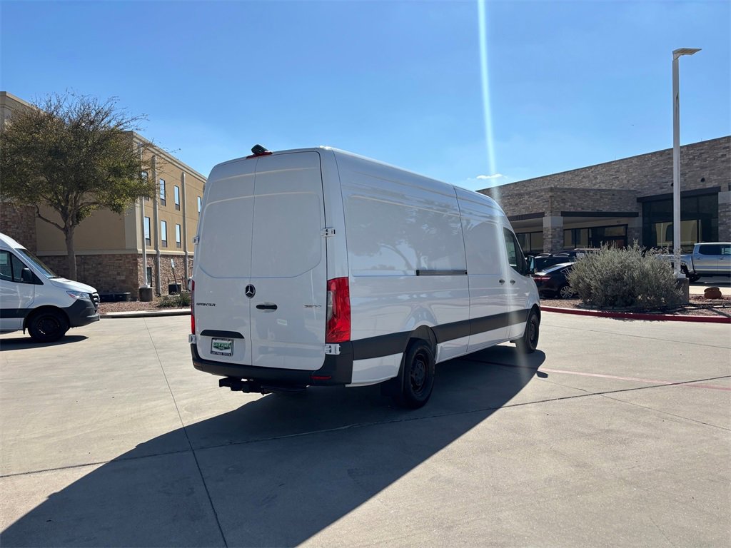 Used 2025 Mercedes-Benz Sprinter 2500 image 4