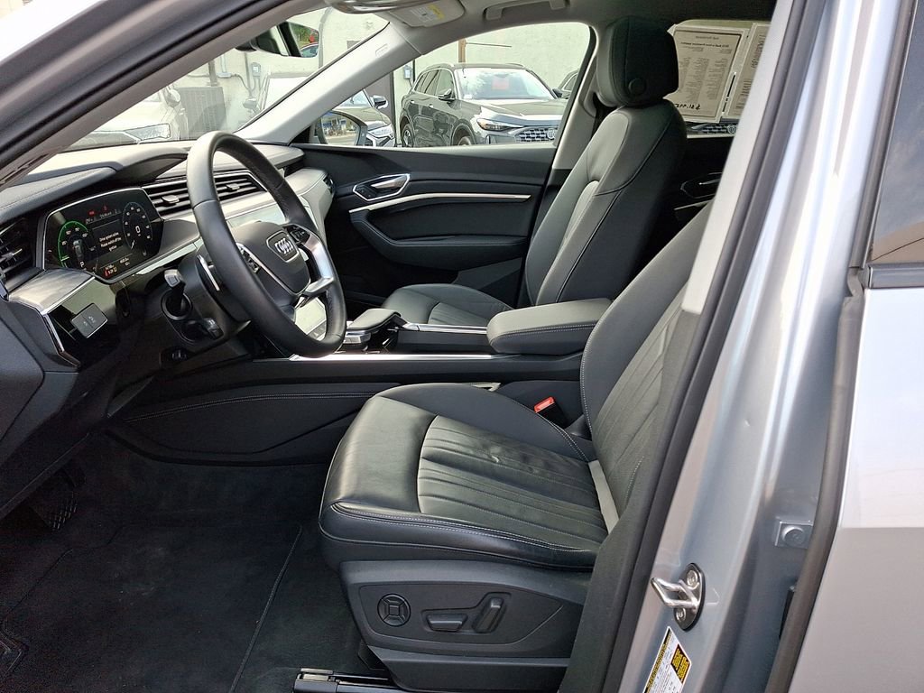 Used 2023 Audi e-tron Premium w/ Convenience Plus Package image 15