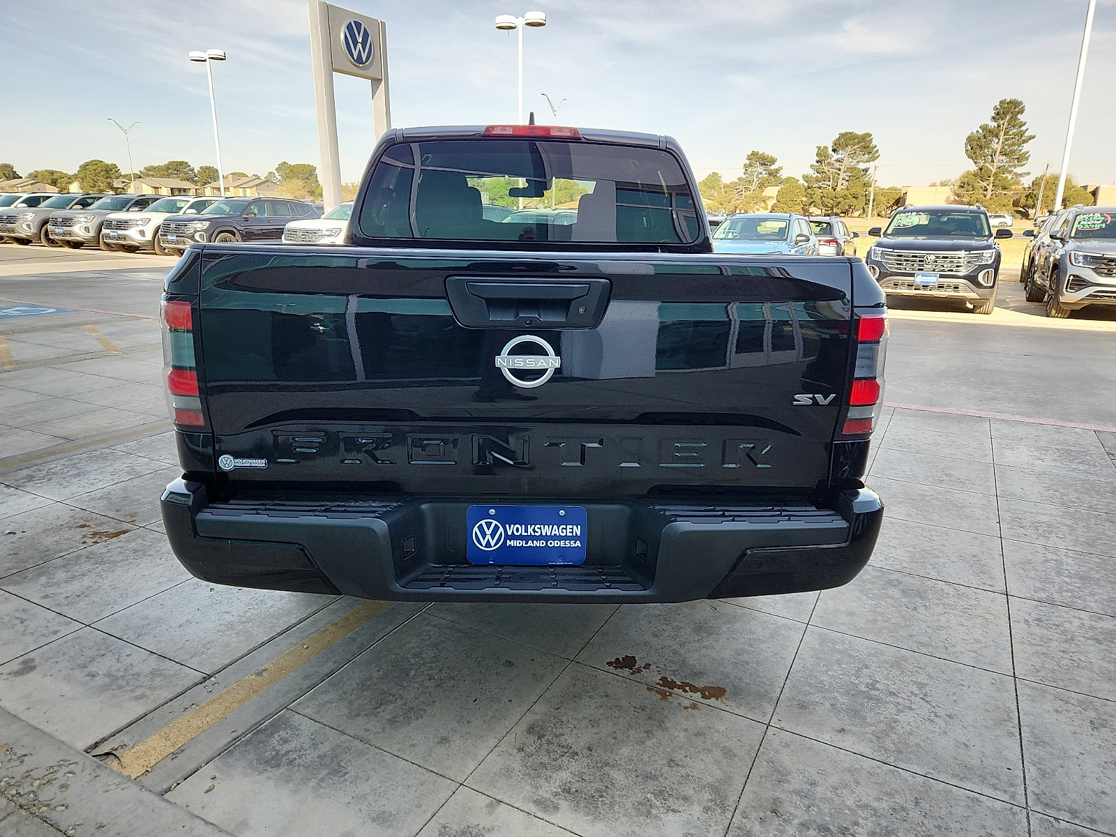 Used 2024 Nissan Frontier SV image 6