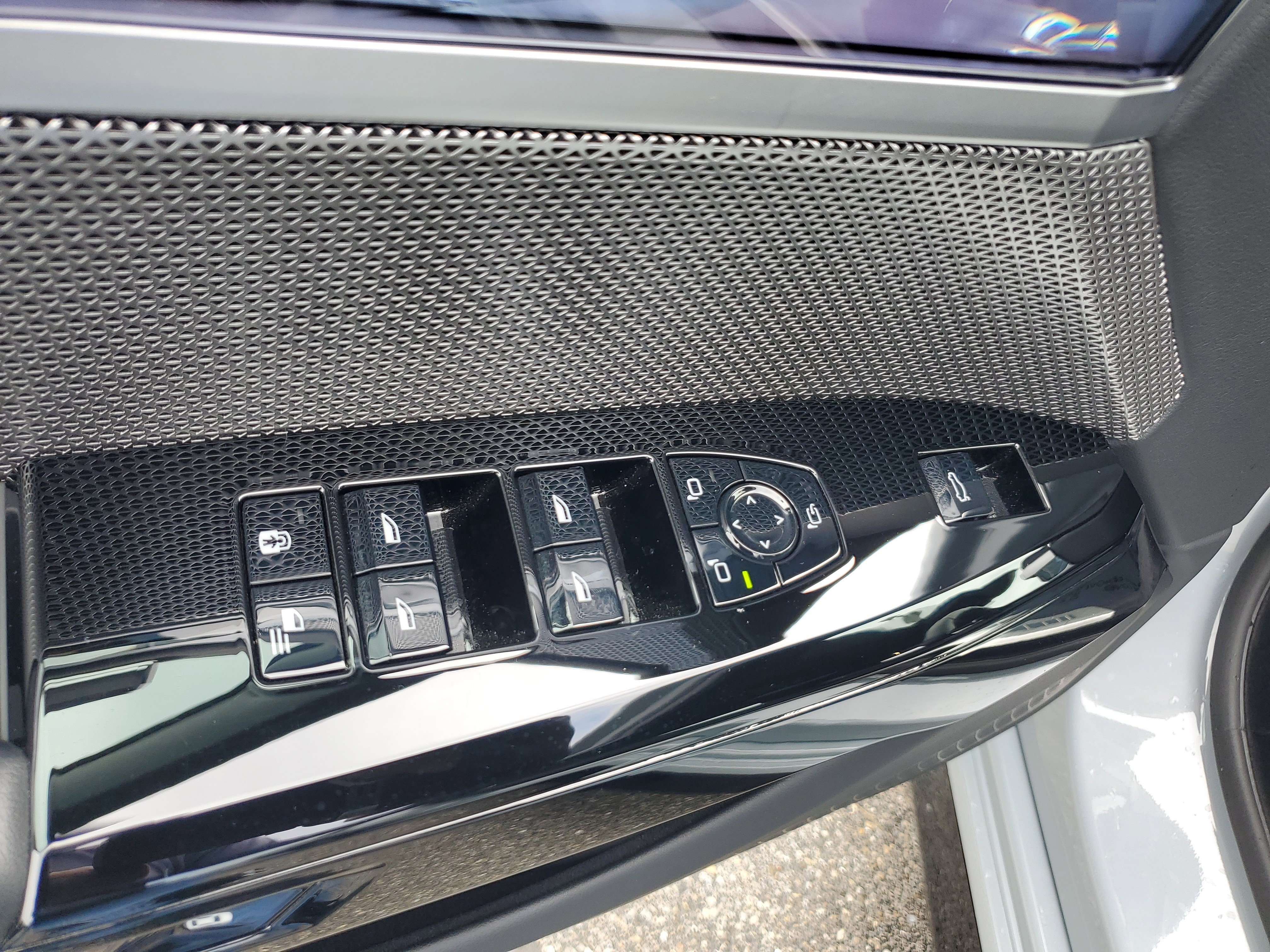 Used 2024 BMW 740i xDrive image 25