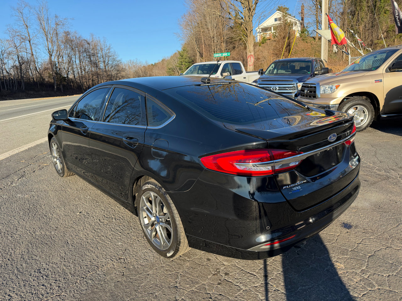 Used 2017 Ford Fusion SE w/ Equipment Group 201A image 5